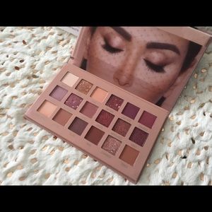 Huda New Nude Eyeshadow Palette